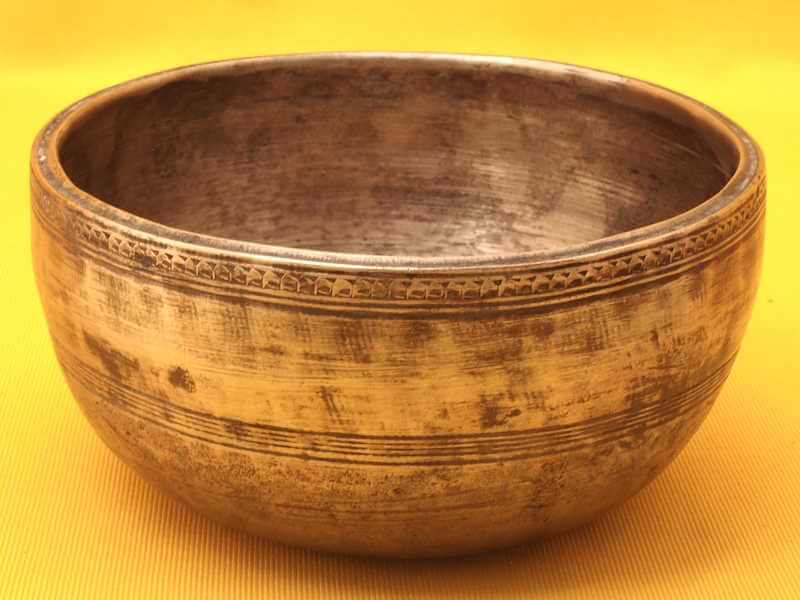 Thick Antique Thadobati Singing Bowl with gently oscillating soundscape #24122
