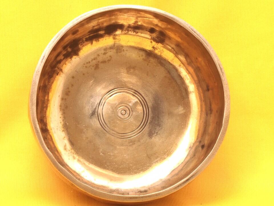 Adorned Antique Thadobati Singing Bowl with active Solfeggio 396 bass #24155