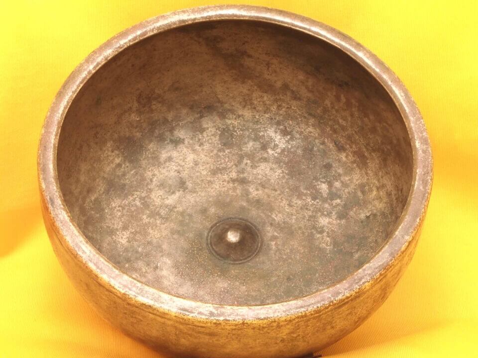 Large Thick Antique Thadobati Lingam Singing Bowl with premium harmony #30608