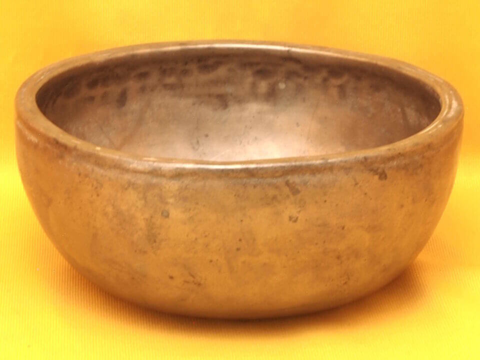 Large Thick Antique Thadobati Lingam Singing Bowl with two tone sound #30610