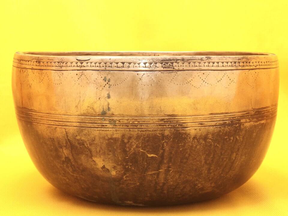Large Polished Antique Thadobati Singing Bowl with a lively soundscape #40053
