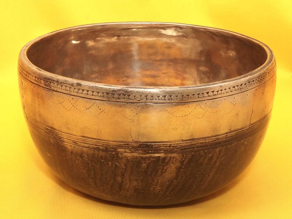 Large Polished Antique Thadobati Singing Bowl with a lively soundscape #40053