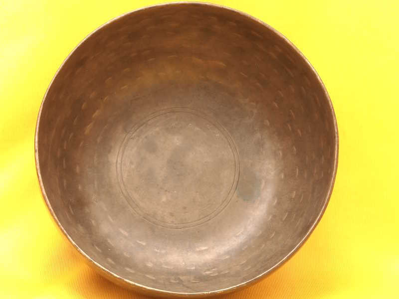Large Thin Antique Thadobati Singing Bowl with unevenly pulsing notes #40081