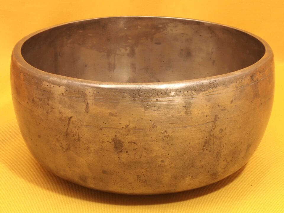 Thick Antique Thadobati Singing Bowl with steady visceral tones. #4557