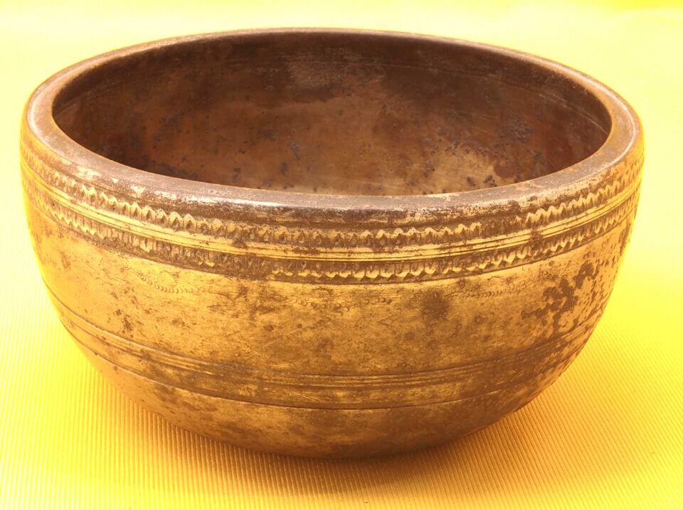Thick Antique Thadobati Singing Bowl with fluttering Solfeggio tone #7555