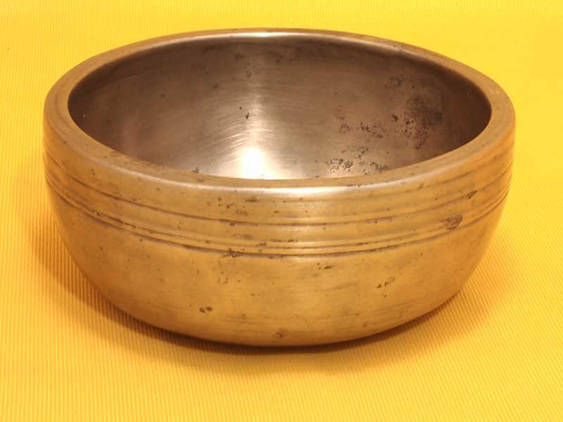 Extra Thick Antique Thadobati Singing Bowl with high intensity note #24225