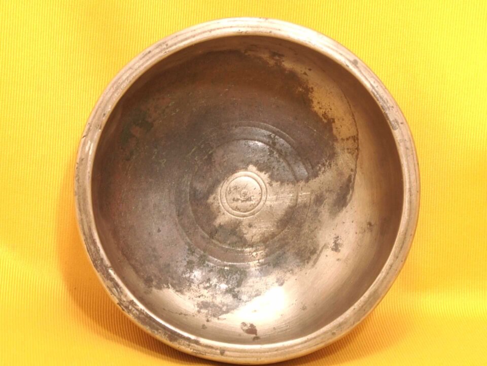 Extra Thick Antique Thadobati Singing Bowl with high intensity note #24225