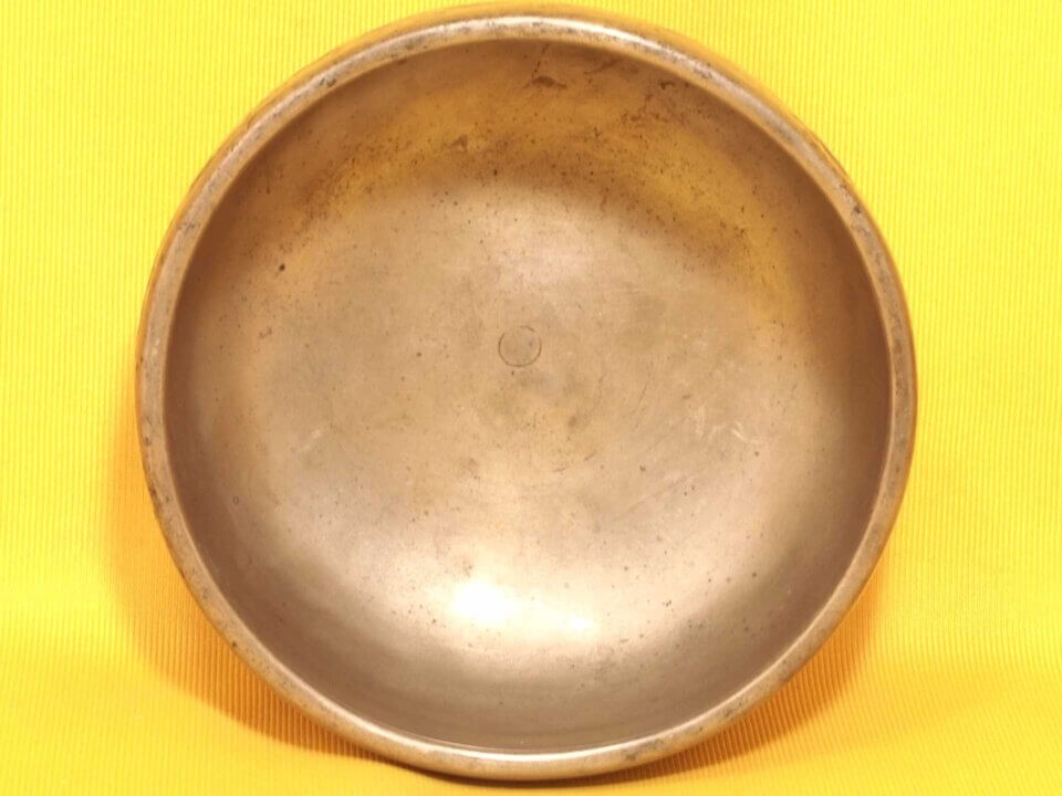 Harmonious Thick circle pattern Antique Thadobati Singing Bowl #24241
