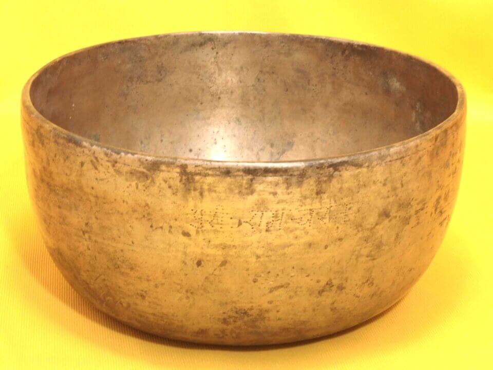 Large Thick Antique Thadobati Singing Bowl with a dot inscription #40073