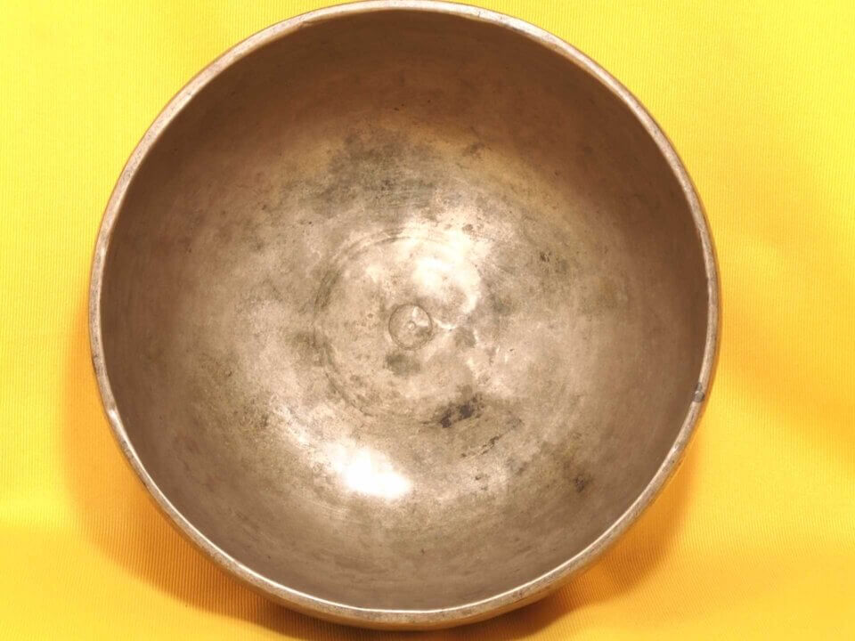 Large Thick Antique Thadobati Singing Bowl with excellent sustain #40230
