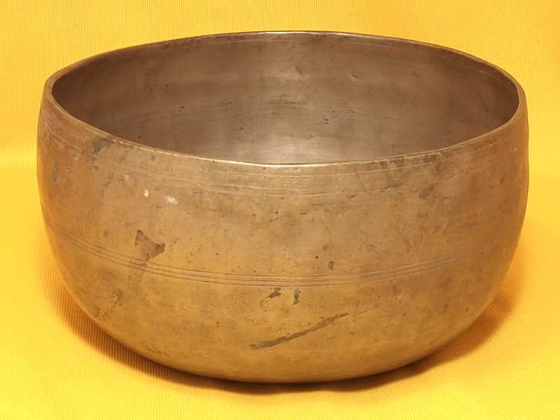 Large Adorned Antique Thadobati Singing Bowl with evolving deep tone #40234