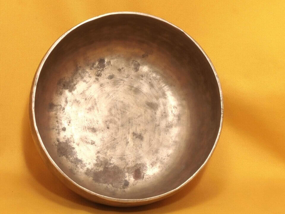 Large Antique Thadobati Singing Bowl with a resonant pulsing overtone #4225