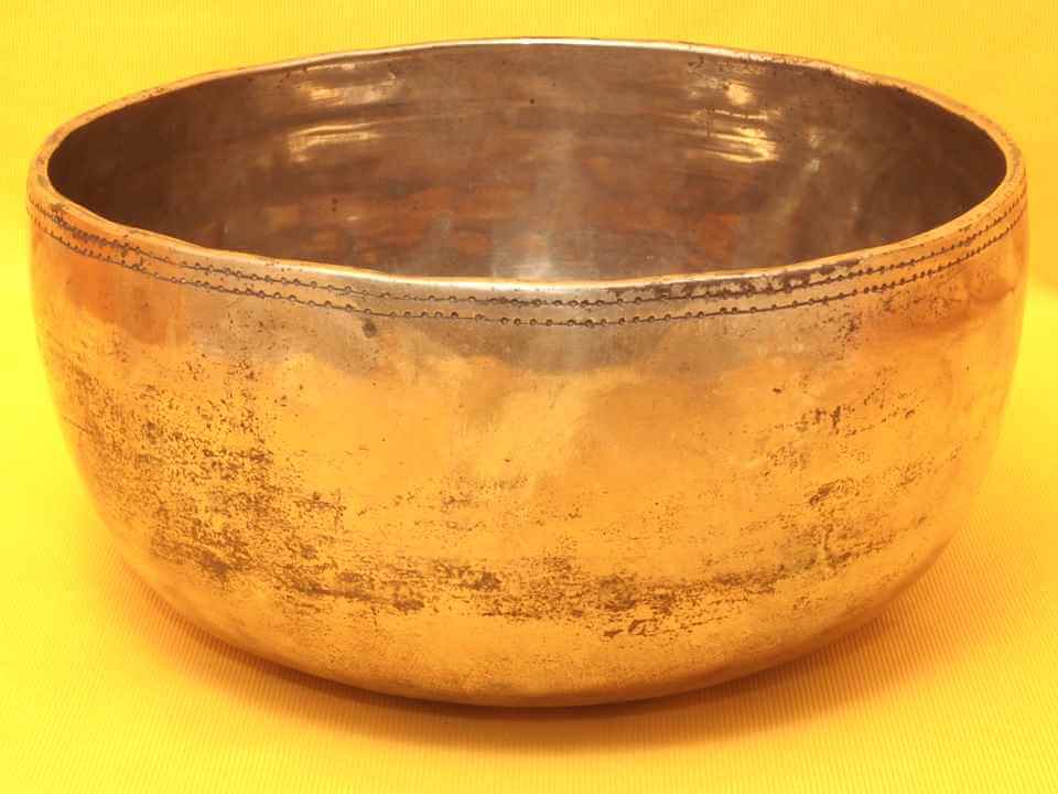 Deep Mirror Antique Thadobati Singing Bowl with smooth satisfying rim #4379