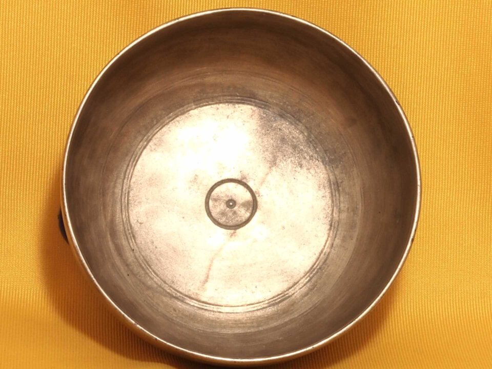Antique Thadobati Singing Bowl with smooth resonance #5875