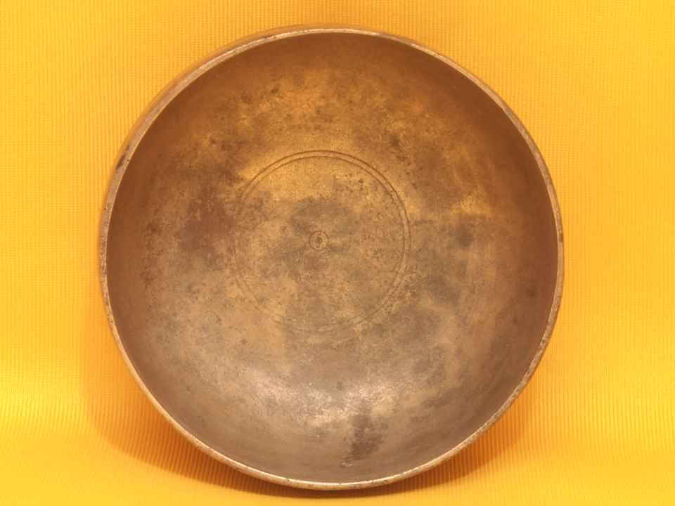 Adorned Antique Thadobati Singing Bowl with brassy sound #5931