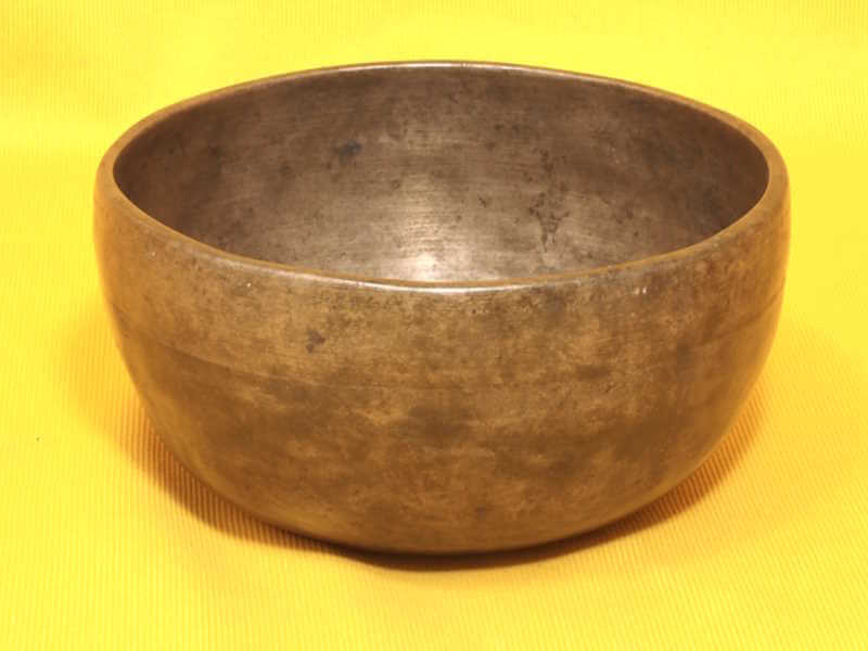 Great looking Antique Thadobati Singing Bowl with balanced sounds #7796