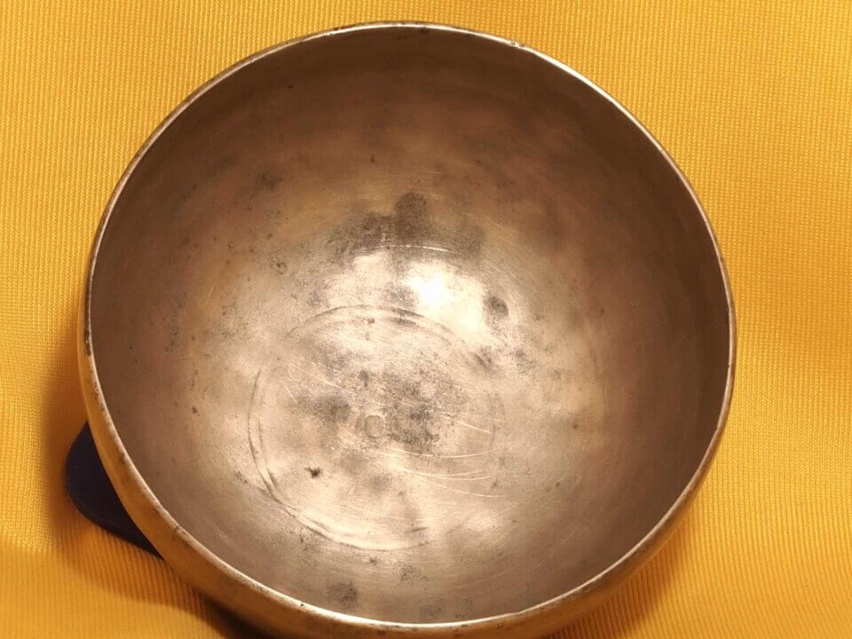 Antique Thadobati Singing Bowl with a resonant two tone soundscape #7868