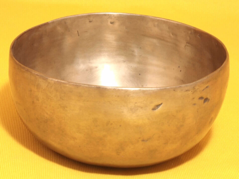 Antique Thadobati Singing Bowl with just a bit of spicy overtone #7900