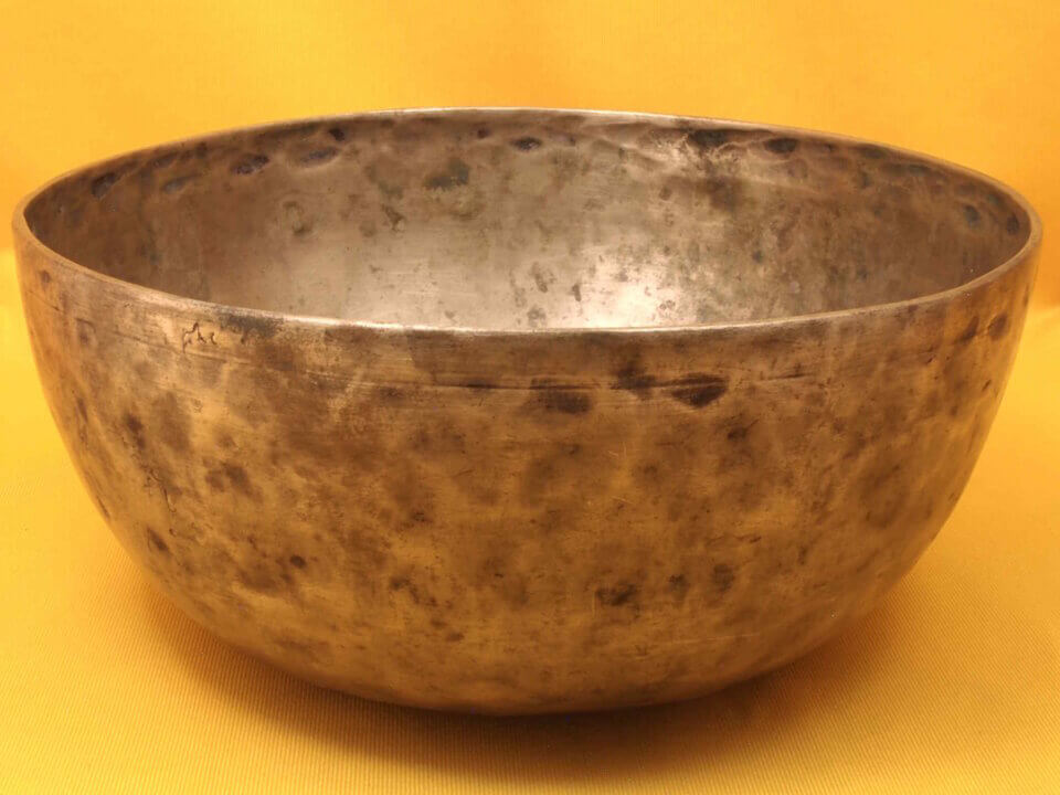 Large Antique Jambati Singing Bowl with lowly pulsing very deep low #1811